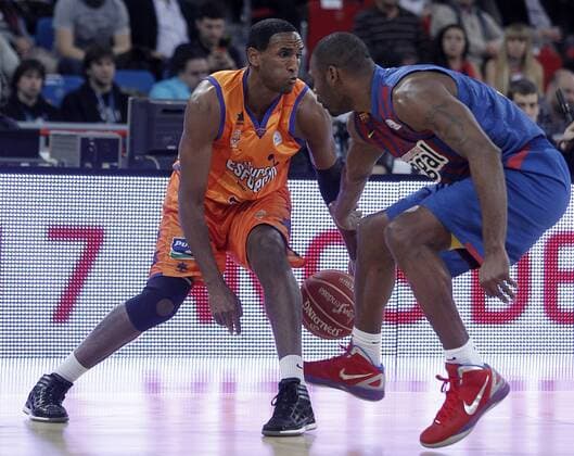 FC Barcelona Regal s Pete Mickeal (r) and Valencia Basket Club s Thomas Kelati during Spanish Basketball King s Cup Final match.February 07,2013.  (201302101297)