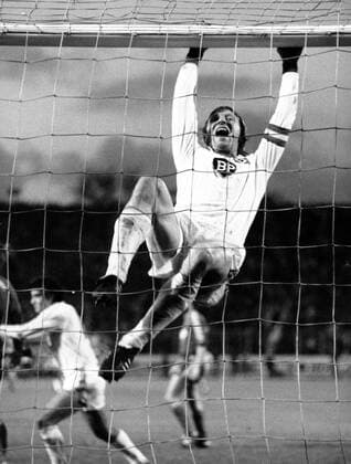 Horst Hrubesch (Hamburger SV) - Torjubel