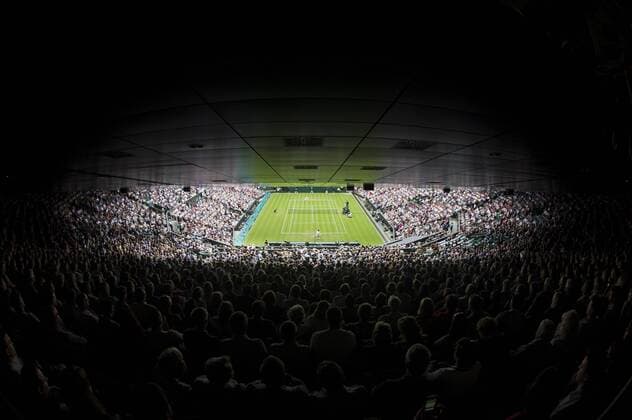 Tennis: Wimbledon Championship 2012, A full Centre Court is enjoying the Gentlemen s Singles second round match between Roger Federer (Switzerland) and Fabio Fognini (Italy) on day three of the Wimbledon Lawn Tennis Championships at the All England Lawn Tennis and Croquet Club. June 27, 2012 in London, England. xHOCHxZWEIx xKirstenxHolstx