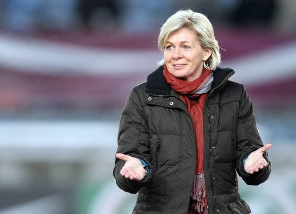 13.02.2013, xmrx, Freundschaftspiel, Frankreich - Deutschland, v.l. Trainerin Silvia Neid (Deutschland)