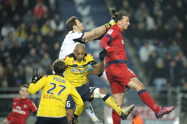 SIMON POUPLIN (FCSM) ZLATAN IBRAHIMOVIC (PSG) FOOTBALL : FC Sochaux vs Paris St. Germain (PSG) - Ligue 1 - Championnat de France 2012 2013 - 17 02 2013 - GRamon 