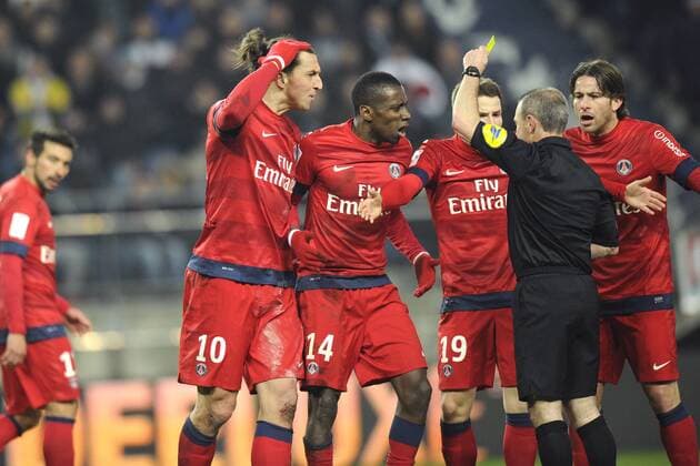 CARTON JAUNE POUR ZLATAN IBRAHIMOVIC (PSG) FOOTBALL : FC Sochaux vs Paris St. Germain (PSG) - Ligue 1 - Championnat de France 2012 2013 - 17 02 2013 - GRamon 