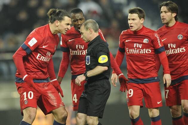 CARTON JAUNE POUR ZLATAN IBRAHIMOVIC (PSG) FOOTBALL : FC Sochaux vs Paris St. Germain (PSG) - Ligue 1 - Championnat de France 2012 2013 - 17 02 2013 - GRamon 