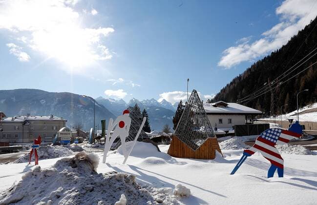 SKI NORDISCH - FIS Nordische WM 2013 PREDAZZO,ITALIEN,18.FEB.13 - SKI NORDISCH, SKISPRINGEN - FIS Nordische Ski Weltmeisterschaften 2013 in Val di Fiemme, Vorberichte. Bild zeigt Werbefiguren für die nordische WM. 