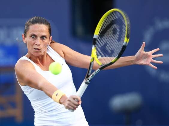 Dubai Tennis Championships 2013,WTA Tennis Turnier,International Series,Dubai Tennis Stadium, U.A.E., Roberta Vinci (ITA), Aktion,Einzelbild,Halbkoerper,Querformat,