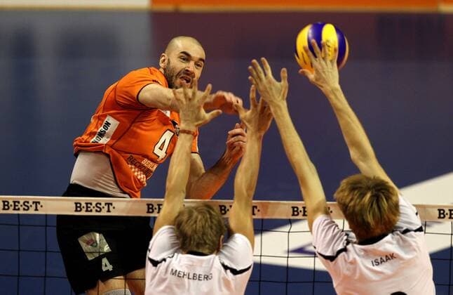 Aleksandar Spirovski, Dirk Mehlberg, Felix Isaak Aktion Spielszene Zweikampf Volleyball Bundesliga Herren Saison 2012 13 23.02.2013 BR Volleys Berlin BRV vs. TV Rottenburg TVR