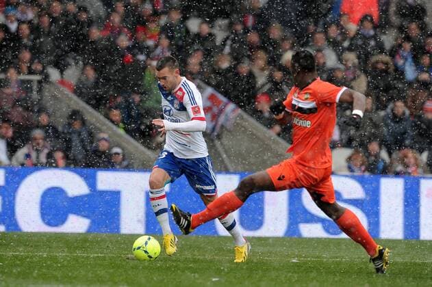 Anthony Reveillere (Lyon) Lamine Kone (Lorient) FOOTBALL : Olympique Lyon vs FC Lorient - Ligue 1 - 24 02 2013 NLeGouic FEP Panoramic 