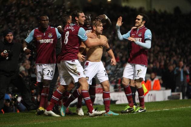 25.02.2013. London, England. Joe Cole of West Ham United celebrates his goal during the Premier League game between West Ham United and Tottenham Hotspur from Boleyn Ground, Upton Park xKieranxGalvinx  ActionPlus20220017