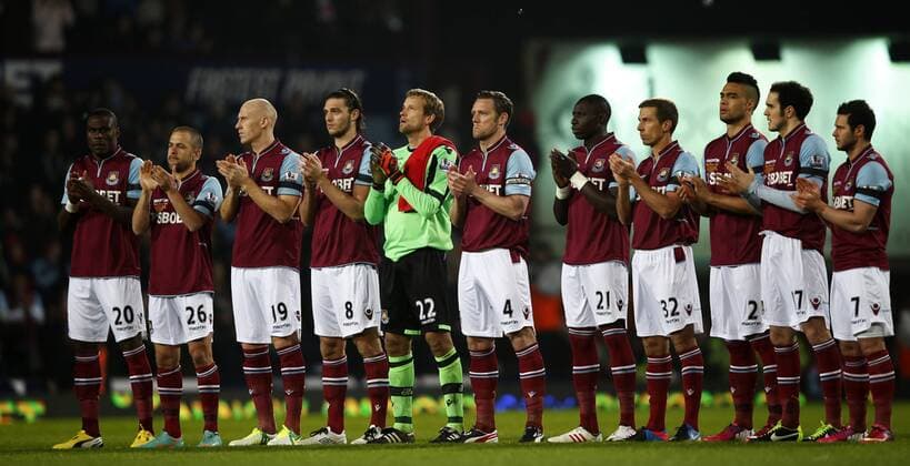 LONDON, West Ham United players applaud to mark the 20th anniversary of the passing of former West Ham player BobbyMoore before the Barclays Premier League match at the Boleyn Ground, Upton Park, in London, Britain on February 25, 2013. (Xinhua Wang Lili) . BRITAIN-LONDON-SOCCER-PREMIER LEAGUE-VS WEST HAM UTD 