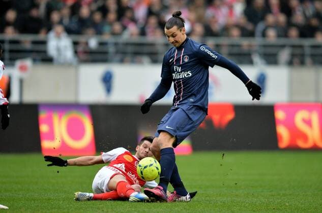 Zlatan Ibrahimovic (psg) - Johan Ramare (rei) FOOTBALL : Reims vs Paris SG - Ligue 1 - 02 03 2013 AnthonyBIBARD FEP Panoramic 