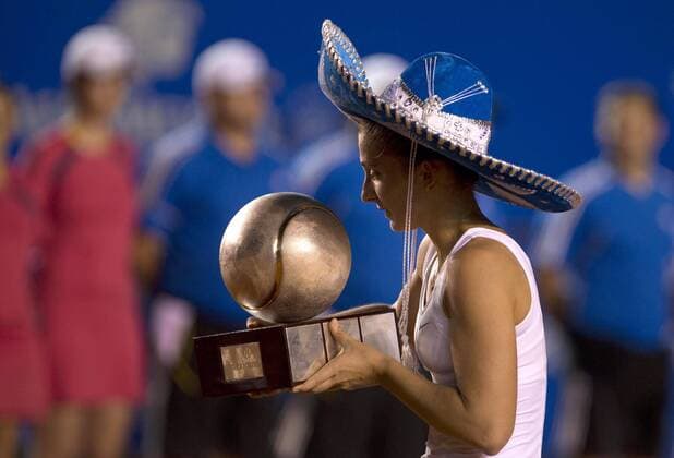Italy s Sara Errani holds her trophy during the awarding ceremony after the women s singles final match at the Mexican Open Tennis Tournament held in Acapulco, State of Guerrero, Mexico, on Mar. 2, 2013. Errani won the match 2-0. (Xinhua Bao Feifei) (da) MEXICO-ACAPULCO-TENNIS-OPEN 