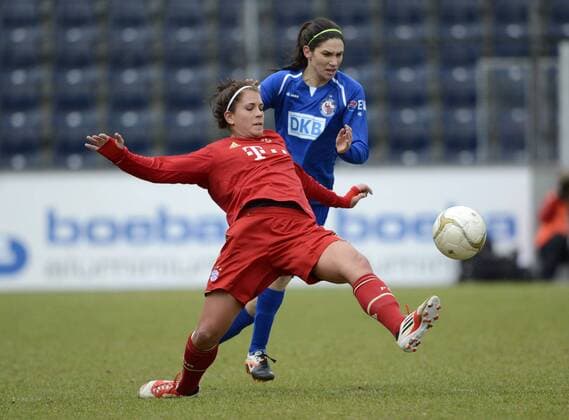 Sarah Hagen (vo., FCB) und ALexandra Singer (Pot), 1.FFC Turbine Potsdam - FC Bayern München, Fußball, Frauen, DFB-Pokal, Saison 2012 2013, Potsdam, 03.03.2013,