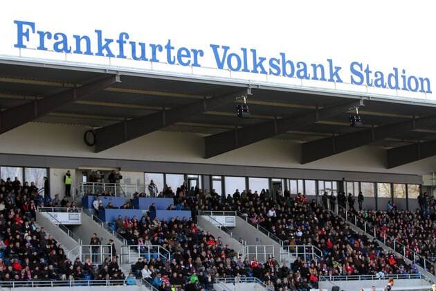 Fußball, Stadiongeschichte FSV Frankfurt 03.03.2013 Saison 2012 2013, Volksbankstadion Frankfurt, 2. Bundesliga, FSV Frankfurt endlich eine volle Haupttribüne im Frankfurter Volksbank Stadion