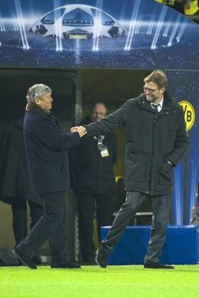 Trainer Mircea LUCESCU (li., Donezk) und Trainer Jürgen KLOPP (Jürgen, DO) begrüßen sich, Fussball Champions League, Achtelfinale, Borussia Dortmund (DO) - Schachtar Donezk (Donezk), am 05.03.2013 in Dortmund Deutschland