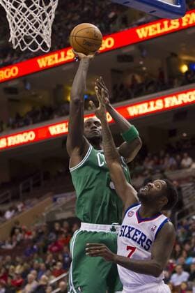 March 5, 2013: Boston Celtics center Kevin Garnett (5) shoots the ball over Philadelphia 76ers point guard Royal Ivey (7) during the NBA Basketball Herren USA game between the Boston Celtics and the Philadelphia 76ers at the Wells Fargo Center in Philadelphia, Pennsylvania. The Boston Celtics beat the Philadelphia 76ers, 109-101. NBA Basketball Herren USA 2013: Celtics vs 76ers MAR 05 - ZUMAcs7