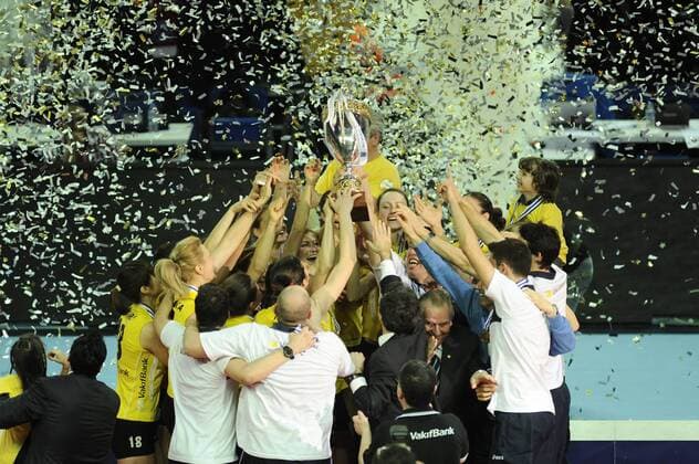 Vakifbank ISTANBUL landed their second CEV Volleyball Champions League Women title with a perfect 12-0 record after downing Rabita BAKU in straight sets in tonight’s gold medal match at Burhan Felek Voleybol Salonu in Istanbul. With the 25-17, 25-20 and 25-23 victory, the Turks repeated their title-winning from 2011. 10.03.2013 