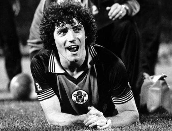 Kevin Keegan (FC Southampton) freut sich nach dem Sieg über seinen alten Club Hamburger SV im Hafenpokal