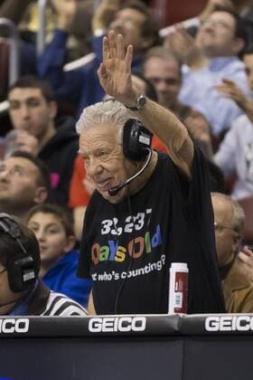 March 11, 2013: Philadelphia 76ersÃ director of stats Harvey Pollack waves to the crowd as they honor his 91st birthday during the NBA Basketball Herren USA game between the Brooklyn Nets and the Philadelphia 76ers at the Wells Fargo Center in Philadelphia, Pennsylvania. The Philadelphia 76ers beat the Brooklyn Nets, 106-97 NBA Basketball Herren USA 2013: Nets vs 76ers MAR 11 - ZUMAcs7