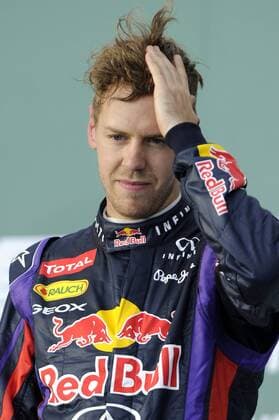 Sebastian VETTEL (GER),Red Bull Racing,Siegerehrung ,Platz 3,Enttaeuschung,Frust,enttaeuscht,frustriert,niedergeschlagen,Gestik,Aktion,Einzelbild,angeschnittenes Einzelmotiv,Halbfigur,halbe Figur. Rennen,Formel 1, GP von Australien,Grand Prix Melbourne,Albert Park,Saison2013,am 17.03.2013.