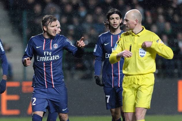 David Beckham (psg) et Anthony Gautier (arbitre) FOOTBALL : AS Saint Etienne vs Paris Saint Germain (PSG) - Ligue 1 - 17 03 2013 FredericChambert 