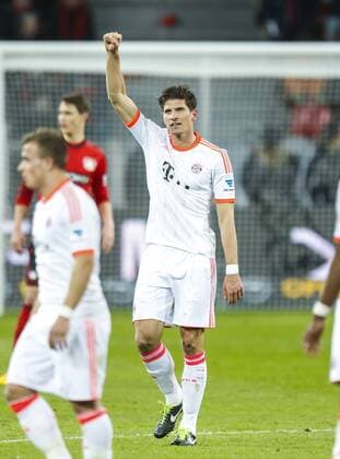 Mario Gomez ( Bayern 33 ) jubelt nach dem Tor zum 0-1 mit Xherdan SHAQIRI, FCB 11 , DANTE (FCB Nr.4) Bonfim Costa Santos, Bastian Schweinsteiger (Bayern 31), David ALABA ( Bayern 27 ) Jubel, Freude, Emotionen, Feiern, Lachen, jubelt, freuen, reisst die Arme hoch, ballt die Faust BAYER 04 LEVERKUSEN - FC BAYERN MÜNCHEN ( 1- 2) Fussball 1. Bundesliga , München, am 16.03.2013 26.Spieltag, Spieltag26, Saison 2012 2013, Saison1213, Liga01, 1.Liga, 1.Bundesliga, FCB