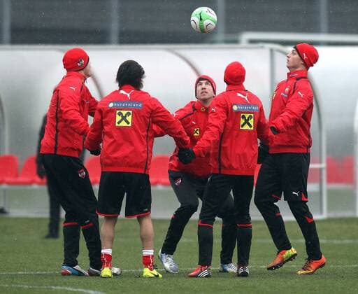 FUSSBALL - FIFA WM 2014 Quali, AUT vs FRO, Vorberichte, Training WIEN,AUSTRIA,18.MAR.13 - FUSSBALL - FIFA Weltmeisterschaft 2014 in Brasilien, Qualifikation, ÖFB Länderspiel, Österreich vs Färöer, Vorberichte, Training Nationalteam AUT. Bild zeigt Sebastian Prödl, Veli Kavlak, Marc Janko, Florian Klein und Marko Arnautovic (AUT).