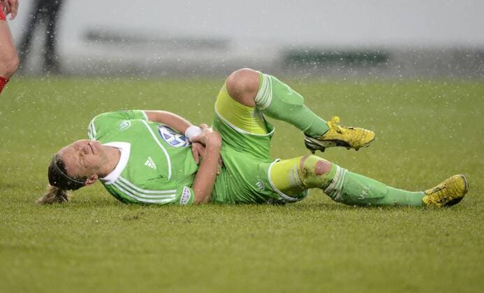 Alexandra Popp (WOB), Schmerzen, Frust, VfL Wolfsburg (WOB) - FC Rossiyanka (R), Viertelfinale, Fußball, UEFA Women - Champions League, Saison 2012 2013, Wolfsburg, 20.03.2013,