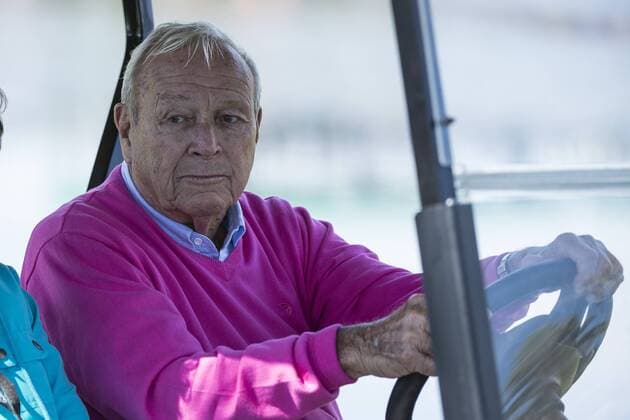 March 21, 2013: Arnold Palmer drives off after watching from behind the 16th tee during first round golf action of the Arnold Palmer Invitational presented by Mastercard held at Arnold Palmer s Bay Hill Club & Lodge in Orlando, FL PGA Golf Herren 2013: Arnold Palmer Invitational MAR 21 - ZUMAcg2