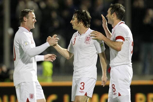 L esultanza dopo il GOL di Frank Lampard (Inghilterra) abbracciato da Wayne Rooney e Leighton Baines (Inghilterra).Goal Celebration Jermain Defoe (England) with teammate Wayne Rooney and Leighton Baines (England).Serravalle (San Marino) 17 03 2013 Stadio Olimpico Stadium Olimpic .Qualificazione Mondiale 2014 Qualify Fifa World Cup 2014.Football Calcio San Marino Vs Inghilterra San Marino Vs England. lucaxpagliaricci