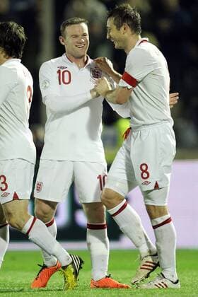 L esultanza dopo il GOL di Frank Lampard (Inghilterra) abbracciato da Wayne Rooney (Inghilterra).Goal Celebration Frank Lampard (England) with teammate Wayne Rooney (England).Serravalle (San Marino) 17 03 2013 Stadio Olimpico Stadium Olimpic .Qualificazione Mondiale 2014 Qualify Fifa World Cup 2014.Football Calcio San Marino Vs Inghilterra San Marino Vs England. lucaxpagliaricci