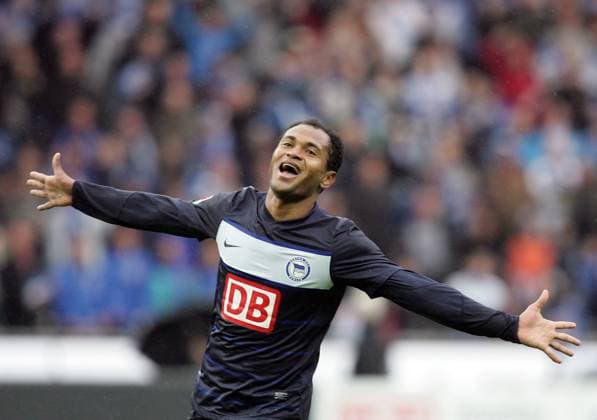05.05.2012, 1.Bundesliga, Hertha BSC Berlin - 1899 Hoffenheim v.l. Torjubel, celebrate the goal, von Raffael (Hertha BSC Berlin) ueber das Tor zum 3:1