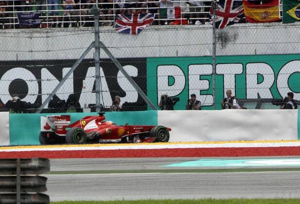 formula 1 GP, Malaysia in Kuala Lumpur Sepang, 24.03.2013, Fernando Alonso, Scuderia Ferrari, Crash, Photo:mspb Thomas Melzer formula 1 GP, Malaysia, Fernando Alonso, Crash