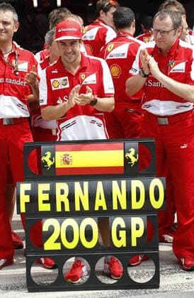 Motorsports: FIA Formula One World Championship 2013, Grand Prix of Malaysia, 3 Fernando Alonso (ESP, Scuderia Ferrari), Stefano Domenicali (ITA, Scuderia Ferrari), xHOCHxZWEIx