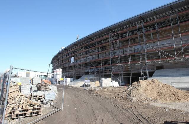 Fußball, Stadiongeschichte Eintracht Braunschweig Eintracht Stadion in Braunschweig Modernisierung der Haupttribüne mit Einbau von Vip Logen