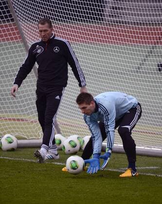 24.03.2013, Fussball DFB-Nationalmannschaft, Deutschland - Kasachstan, Training der Deutschen Nationalmannschaft im Nürnberger Stadion. v.li: Torwarttrainer Andreas Köpke (Deutschland) , Torwart Ron-Robert Zieler (Deutschland).