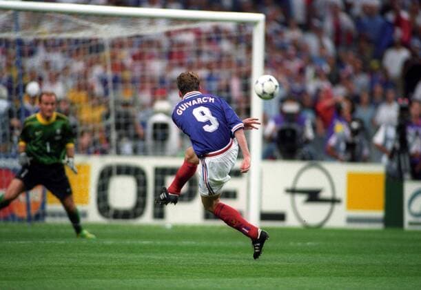 Stephane GUIVARCH (FRA) und Torwart Claudio TAFFAREL (BRA)