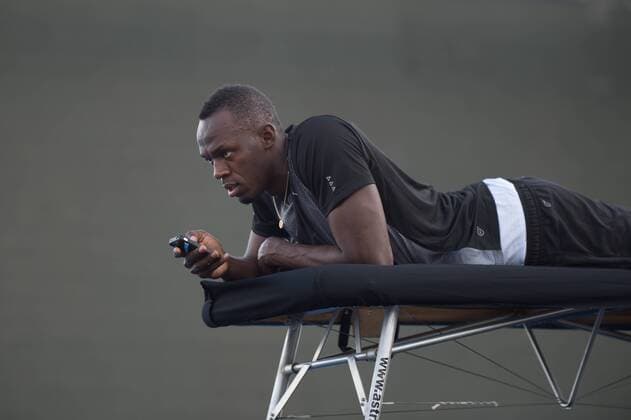 Usain Bolt trainiert für den Weltrekord über 150m an der Copacabana in Rio de Janeiro, Brasilien x(11)xCelsoxPupox xFotoarenax  (15279) Treinos MANO a MANO