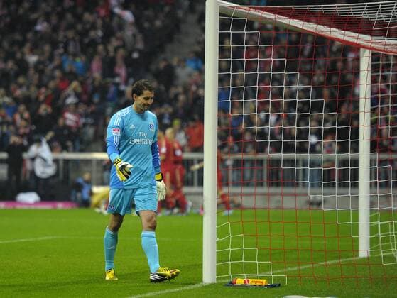 30.03.2013, Fussball 1.Bundesliga 2012 2013, 27.Spieltag, FC Bayern München - Hamburger SV, Torwart Rene Adler (Hamburg) frustriert nach einem Gegentor.