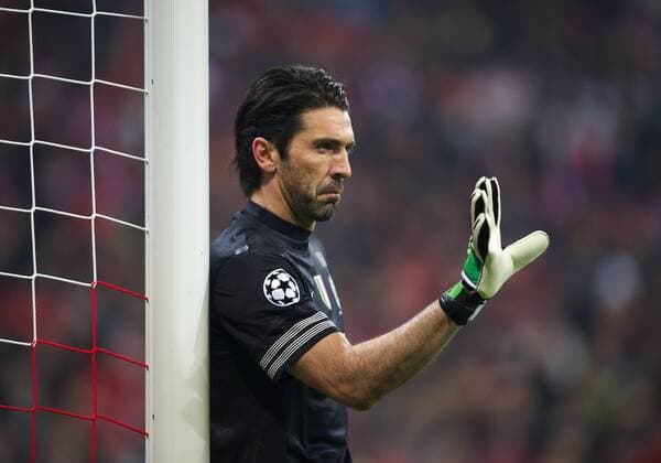 Fussball München 02.04.2013 Champions League Viertelfinale, Hinspiel, Spiel1 Saison 2012 2013 FC Bayern München - Juventus Turin Gianluigi Buffon (Juventus, TW, No.01)