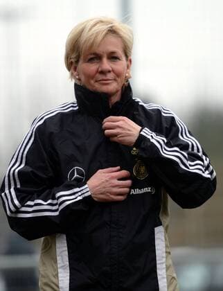 03.04.2013, xjhx, Fussball, Deutsche Damen Fussball Nationalmannschaft trainiert in Offenbach, v.l. Trainerin Silvia Neid (Deutschland)