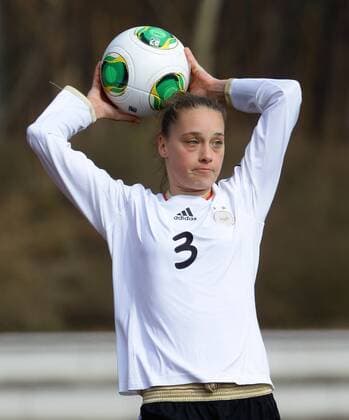 Viernheim , Fußball Länderspiel U 19 ;Deutschland vs. Spanien Jaqueline Klasen ( Deutschland )