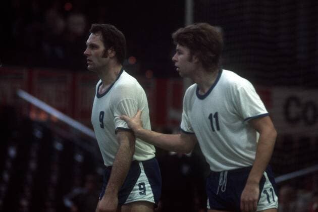 VfL Gummersbach - Paris Universite Club (PUC) 25:20 - Hans Günther Schmidt (li.) und Joachim Deckarm (beide Gummersbach)