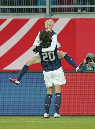 05.04.2013, xovx, Freundschaftsspiel, Deutschland - USA, v.l. Jubel bei Abby Wambach (United States of America USA) und Megan Rapinoe (United States of America USA) nach dem Tor zum 0:2, Freisteller.