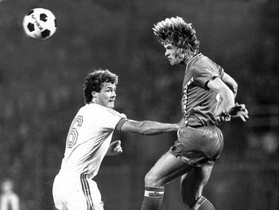 Roger Wehrli (Schweiz, li.) gegen Frank Vercauteren (Belgien) - DEUTSCHSPRACHIGE SPORTZEITSCHRIFTEN UND -ZEITUNGEN NUR NACH RÜCKSPRACHE