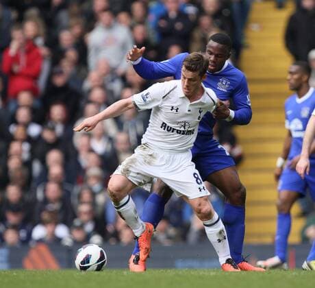 Tottenham Hotspur - FC Everton. 07.04.2013; Scott Parker (TH) Victor Anichebe (E) 
