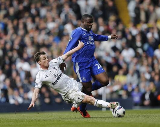 Tottenham s Scott Parker tussles with Everton s Victor Anichebe.. Tottenham Hotspur - Everton FC. Barclays Premier League - White Hart Lane, London- 07 04 13 - EDITORIAL USE ONLY. No use with unauthorised audio, video, data, fixture lists, club league logos or live services. Online in-match use limited to 120 images, no video emulation. No use in betting, games or single club league player publications.