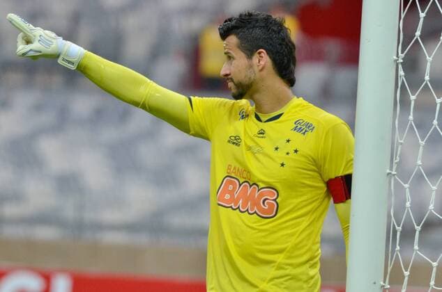 Goleiro Fabio do Cruzeiro durante partida entre America FC Mineiro MG x Cruzeiro Belo Horizonte valida pelo Campeonato Mineiro realizado no Estadio Mineirao. Belo Horizonte MG, Brasil 07 04 2013. x(2203)xDanielxOliveirax 