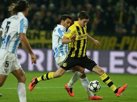 09.04.2013, Fussball Champions League Viertelfinale Rückspiel: Borussia Dortmund - FC Malaga, im Signal-Iduna-Park-Stadion Dortmund. Tor zum 1:1 , v.l. Jesus Gamez (FC Malaga) gegen Torschütze Robert Lewandowski (Dortmund)