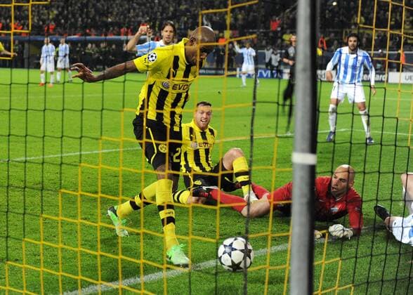 09-04-2013, Fussball, Saison 2012-2013, UEFA Champions League, Viertelfinale, Rückspiel, Borussia Dortmund - FC Malaga, Felipe Santana (Borussia Dortmund), li., erzielt das 3-2 Siegtor. Torhüter Willy Caballero (FC Malaga) ist geschlagen