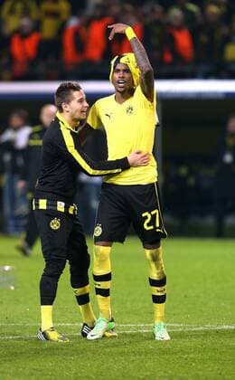 Dortmund Fußball Champions League Viertelfinale Borussia Dortmund vs. Malaga CF, rechts Siegtorschütze Felipe Santana (BvB) freut sich mit Moritz Leitner